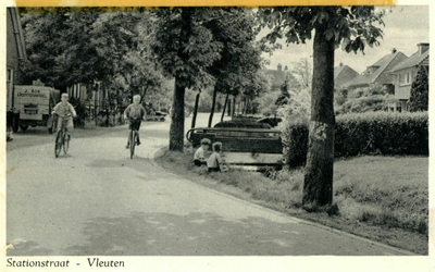 89532 Gezicht in de Stationsstraat te Vleuten.N.B. De gemeente Vleuten is per 1 jan. 1954 opgenomen in de gemeente ...