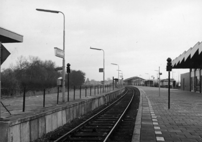 153098 Gezicht op de perrons van het N.S.-station Gorinchem te Gorinchem.