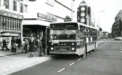 86150 Afbeelding van de Daf standaard autobus nr. 205 van het G.E.V.U. als lijn 9 naar de Schepenbuurt op het ...