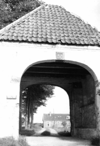 91994 Gezicht op het poortgebouw van het kasteel Den Ham (Hamlaan 3) te Vleuten (gemeente Vleuten-De Meern).N.B. De ...
