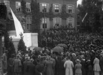 23626 Afbeelding van de onthulling van het monument van Prof. F. C. Donders aan het Janskerkhof te Utrecht.