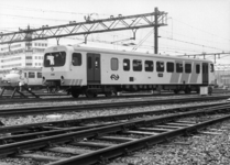 155582 Afbeelding van het diesel-hydraulische treinstel nr. 3109 (DH 1, serie 3100, Wadlopers ) van de N.S. op het ...