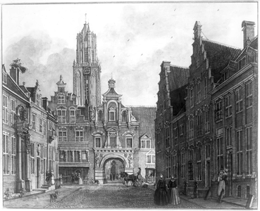 35570 Gezicht in de Lange Nieuwstraat te Utrecht met de poort van de St. Paulusabdij, de Pauluspoort, en daarachter de ...