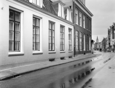 120139 Gezicht in de Wittevrouwenstraat te Utrecht, uit het oosten; links de in deze straat gelegen gevel van het ...