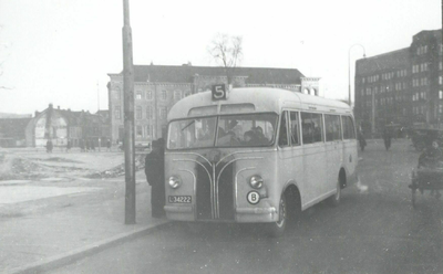 86140 Afbeelding van de Bedford-Den Oudsten/Domburg autobus nr. 5 van het G.E.B.R.U. als lijn 5 op het Leidseveer te Utrecht.
