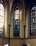 67975 Interieur van de St.-Martinuskerk (Oudegracht 401) te Utrecht: glas-in-loodramen van de Mariakapel, gelegen naast ...