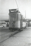 86137 Afbeelding van een electrische tram (motorwagen nr. 67) van het G.E.T.U. als voetbaltram bij het stadion ...