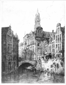 27537 Gezicht op de voorgevel van het stadhuis aan de Stadhuisbrug en de zijgevel aan het Oudkerkhof te Utrecht uit het ...