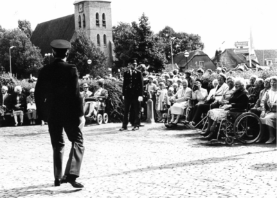 90979 Afbeelding van het publiek voor het bezoek van Koningin Beatrix aan de gemeente Vleuten-De Meern op het ...