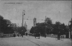 122081 Gezicht op de Willemsbrug over de Stadsbuitengracht te Utrecht, op de achtergrond de Mariaplaats en in het ...