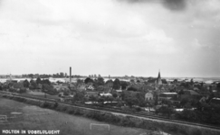 161740 Gezicht op Holten, met op de voorgrond de spoorlijn Deventer-Almelo.