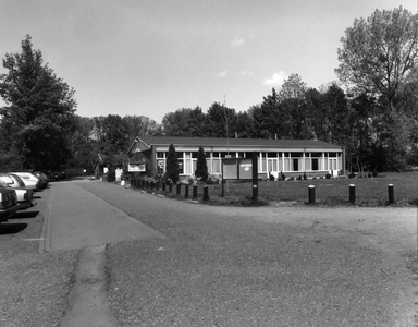 58550 Gezicht op het verenigingsgebouw van de volkstuindersvereniging ATV De Hoge Weide (Hogeweide 5A) te Utrecht.