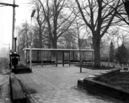 150517 Gezicht op de wachtruimte ( Leidse Abri ) bij het N.S.-station Lunteren te Lunteren.