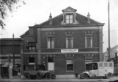 26880 Gezicht op het bureau en wijkgebouw van de Gemeentelijke Geneeskundige Dienst (Wittevrouwensingel 74) te Utrecht, ...