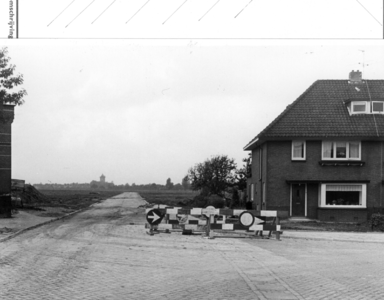 88621 Gezicht vanuit het zuidoosten op de aanleg van de Burgemeester van der Heidelaan te Vleuten (gemeente Vleuten-De ...