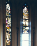 67991 Interieur van de St.-Martinuskerk (Oudegracht 401) te Utrecht: afbeelding van de glas-in-loodramen in de ...