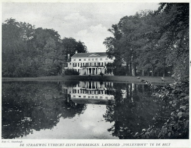 92431 Gezicht over de kleine vijver op de voorgevel van het landhuis Vollenhoven (Utrechtseweg 59-59A) met omringend ...