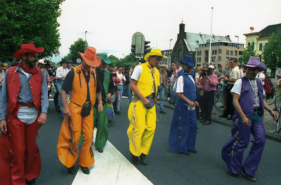 120332 Afbeelding van enkele leden van The Amsterdam Stetsons, een Gay Country en Western Dance club, deelnemers in de ...