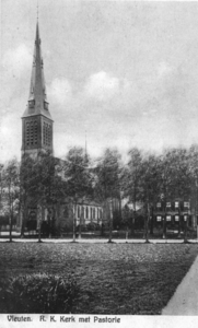 88798 Gezicht op de R.K. kerk (Pastoor Ohllaan) te Vleuten N.B. De gemeente Vleuten is per 1 januari 1954 opgenomen in ...