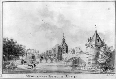 36616 Gezicht over de stadsbuitengracht te Utrecht op de stadswal met de Wittevrouwenpoort en -brug, uit het noorden, ...