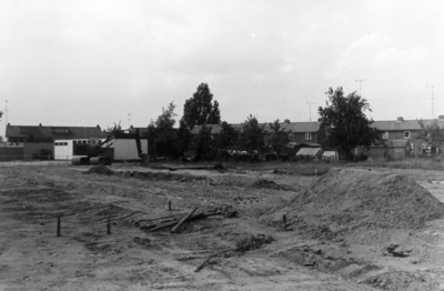 88691 Gezicht op de aanleg van de kleine woonwijk Hogewoerd te De Meern (gemeente Vleuten-De Meern) gezien vanaf de ...