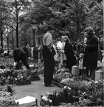 59153 Gezicht op de bloemen- en plantenmarkt op het Janskerkhof te Utrecht; vanuit het oosten.