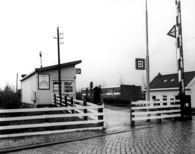150525 Gezicht op het N.S.-station Martenshoek te Hoogezand-Sappemeer.
