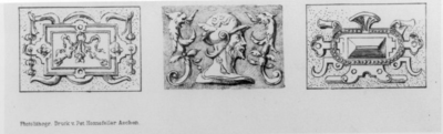 31427 Afbeelding van drie renaissance ornamenten, geëxposeerd in het Stedelijk Museum van Oudheden in het stadhuis te ...