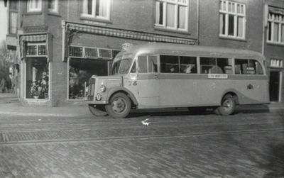 86135 Afbeelding van een autobus (wagennummer 78) als lijn 2B op de hoek van de Jan van Scorelstraat en de Prins ...