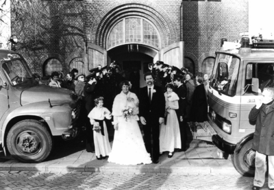 90576 Afbeelding van het huwelijk van G. Koopman (magazijnmeester van de vrijwillige brandweer De Meern) met mej. C. ...