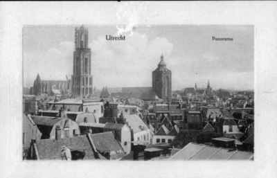 26370 Overzicht van de binnenstad van Utrecht, vanaf het Hotel-café-restaurant Noord-Brabant (Vredenburg 3), uit het ...