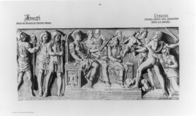31426 Afbeelding van een gedeelte van een renaissance schoorsteenfries met het oordeel van Salomo, geëxposeerd in het ...