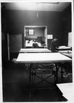 19902 Interieur van het kantoor van de N.V. Electro-apparatenfabrieken systeem Coq (Kanaalweg) te Jutphaas: tekenkamer ...
