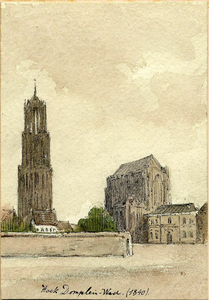 39357 Gezicht op het Munsterkerkhof te Utrecht met de Domtoren en de Domkerk, gezien vanuit het Wed, uit het ...