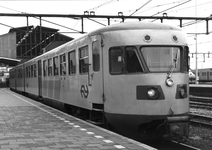 151203 Afbeelding van het gerenoveerde diesel-electrische treinstel DE 2 nr. 181 (oud nr. 99 van de serie 61-106/Blauwe ...
