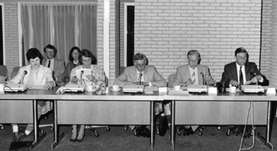 91093 Afbeelding de nieuwe fractie van het CDA voor de gemeenteraad van de gemeente Vleuten-De Meern in de raadzaal van ...