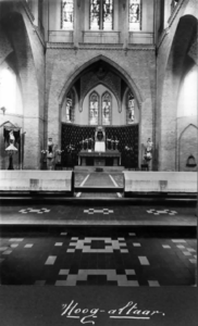 51744 Interieur van de St.-Ludgeruskerk (Amsterdamsestraatweg 575) te Zuilen, uit het zuidwesten: het koor met het ...