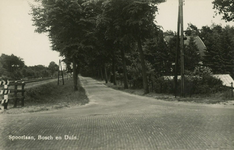 162660 Gezicht in de Spoorlaan te Bosch en Duin, met links de spoorlijn Bilthoven - Zeist.