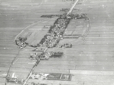 92243 Luchtfoto van Bunschoten uit het zuiden.