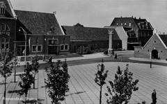 163077 Gezicht op het na de oorlog herbouwde gedeelte van het N.S.-station Roosendaal te Roosendaal.