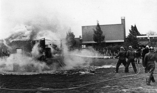 90725 Afbeelding van de festiviteiten ter gelegenheid van het 50-jarig bestaan van de Vrijwillige Brandweervereniging ...