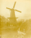 75951 Gezicht op de molen De Meiboom aan het Paardenveld te Utrecht, uit het westen, kort voor de afbraak.
