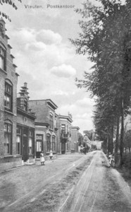 89112 Gezicht vanuit het zuiden in de Dorpsstraat te Vleuten. N.B. De gemeente Vleuten is per 1 jan. 1954 opgenomen in ...