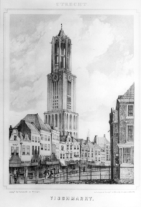 30560 Gezicht vanaf de Stadhuisbrug te Utrecht op de voorgevels van de huizen aan de Vismarkt uit het noorde, met ...