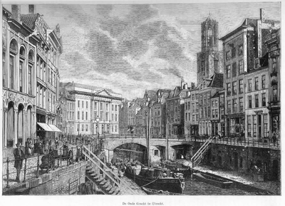 35814 Gezicht op de Oudegracht te Utrecht vanaf de Bakkerbrug uit het noordwesten, met de Bezembrug en de voorgevels ...
