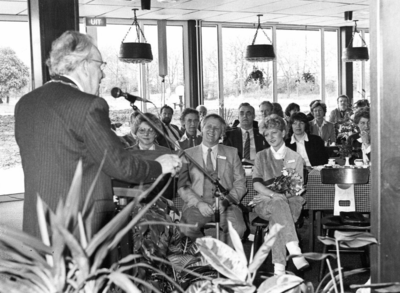 90938 Afbeelding de officiële opening van het restaurant De Afrit (Meerndijk 59) te De Meern (gemeente Vleuten-De ...
