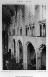 25548 Interieur van de Domkerk (Domplein) te Utrecht: noordzijde van het koor, gezien vanuit het triforium.