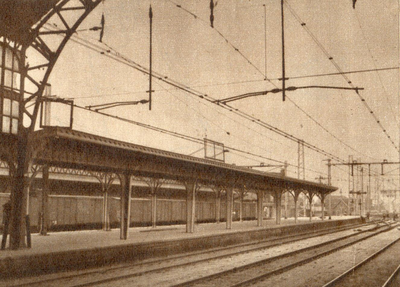 76424 Gezicht op het verlengde perron van het Centraal Station van de N.S. te Utrecht.