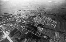 92206 Luchtfoto van Baarn uit het zuiden; met op de voorgrond het Baarnsche Bosch.