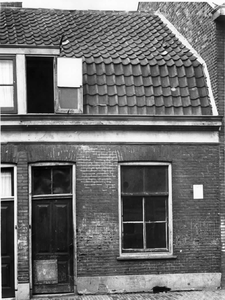 58590 Gezicht op voorgevel van het huis Hoogstraat 4 te Utrecht.